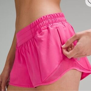LULULEMON HOTTY HOT SHORT LOW RISE LINED 2.5”